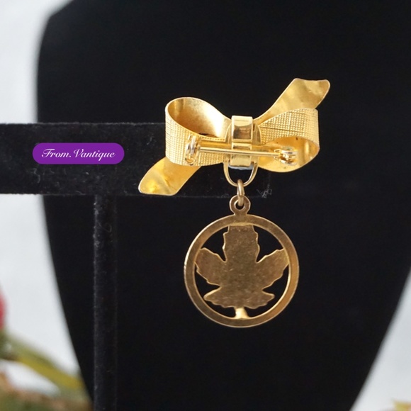 🍁 VINTAGE [Jasper] Golden Ribbon 🎀 Colourful Maple Leaf Brooch / Scarf Pin 🧷 - Picture 3 of 5